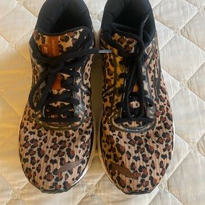 Brooks Adrenaline 20 Leopard print running shoes